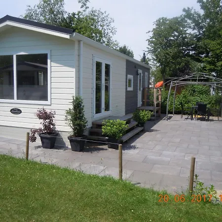 Chalé Watersportcamping De Hoge Waard *