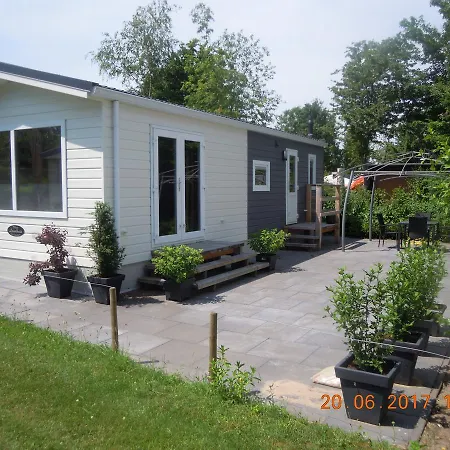 Watersportcamping De Hoge Waard *