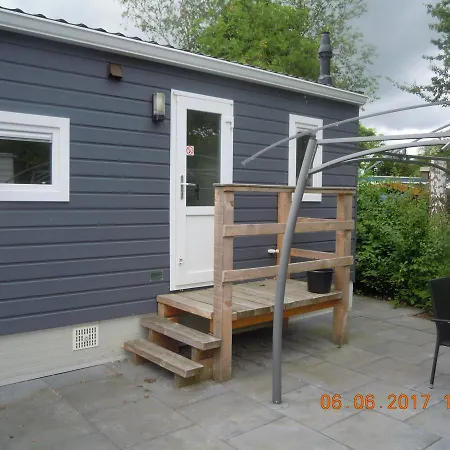 Chalé Watersportcamping De Hoge Waard *