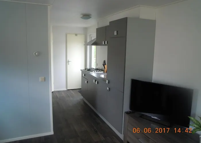 Chalet Watersportcamping De Hoge Waard Andel